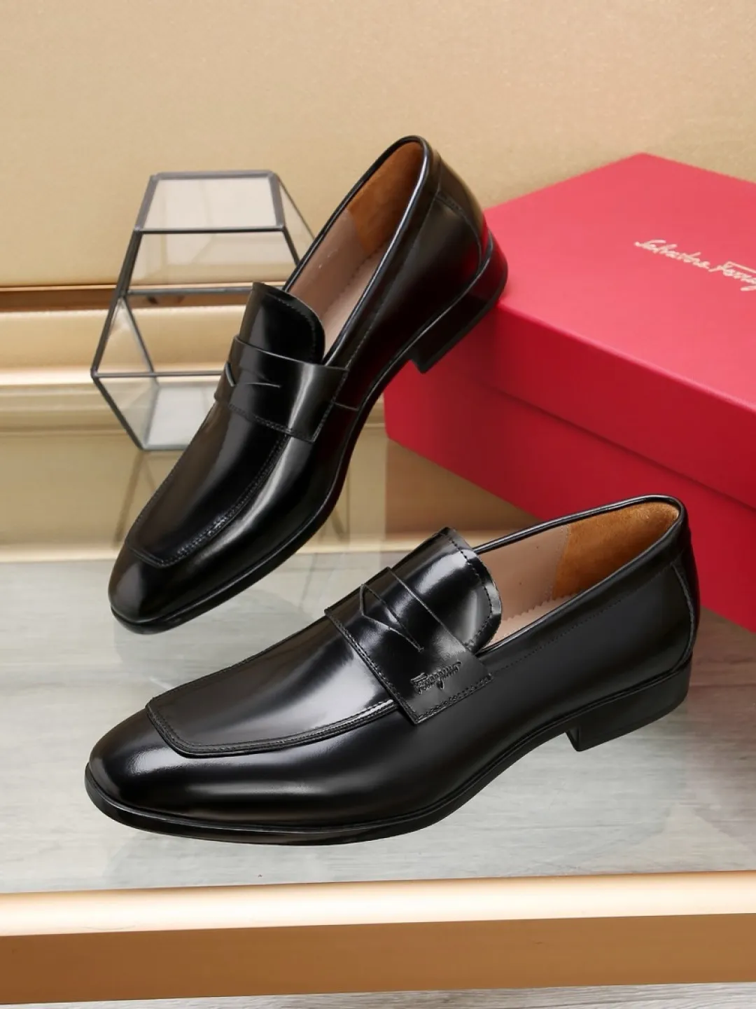 Factory P620💰🔥《Ferragamo》👏Latest•High-end top brand luxury~purchasing agent, top~quality. New fashionable business men's shoes🔜The uppers are made of original open-edge beaded cowhide➕cowhide·lining, with fine workmanship. The original stylish and soft combination wear-resistant and non-slip outsole is light and comfortable on the feet. The real thing looks better in real life. Size: 38/44